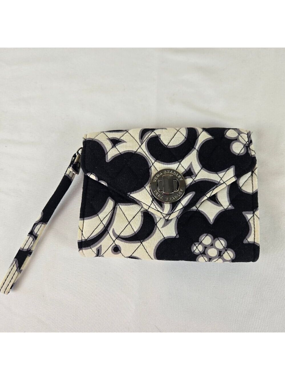 Vera Bradley Black White Gray Cotton Quilted Wallet Wristlet Turnlock Closure